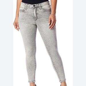 🆕️ Skinnygirl Gray Denim Jeans